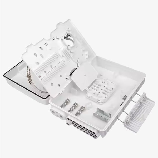 Beyaz FDK-48W dağıtım kutusunun açık kapağı ve iç yerleşim alanı